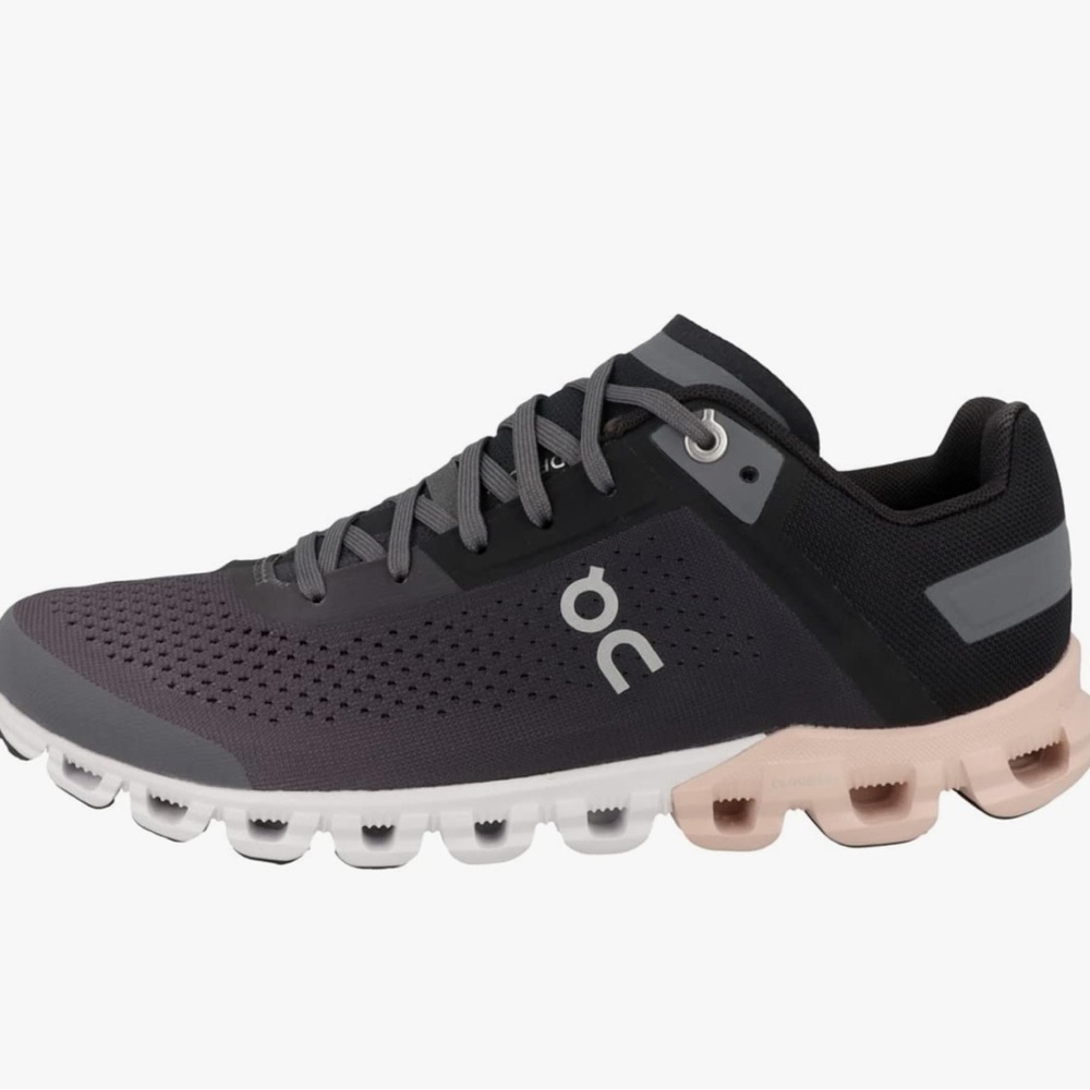 ON Women’s Cloudflow Rock Rose Sneaker! - Picture 2 of 12